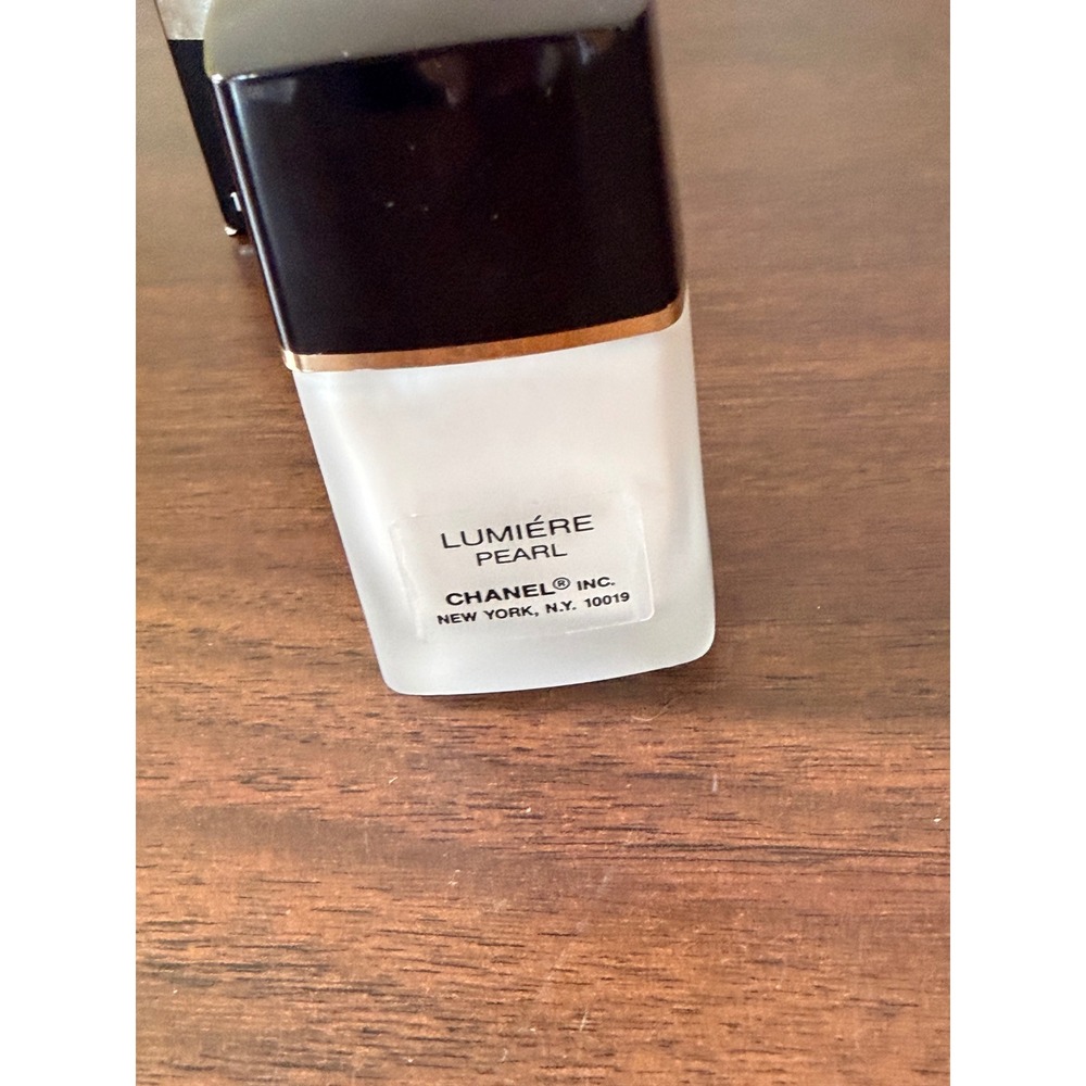 Chanel Blanc De Chanel Perfect Colour Lumiere PEARL 144.006 1oz 30ml With Box - Picture 3 of 5